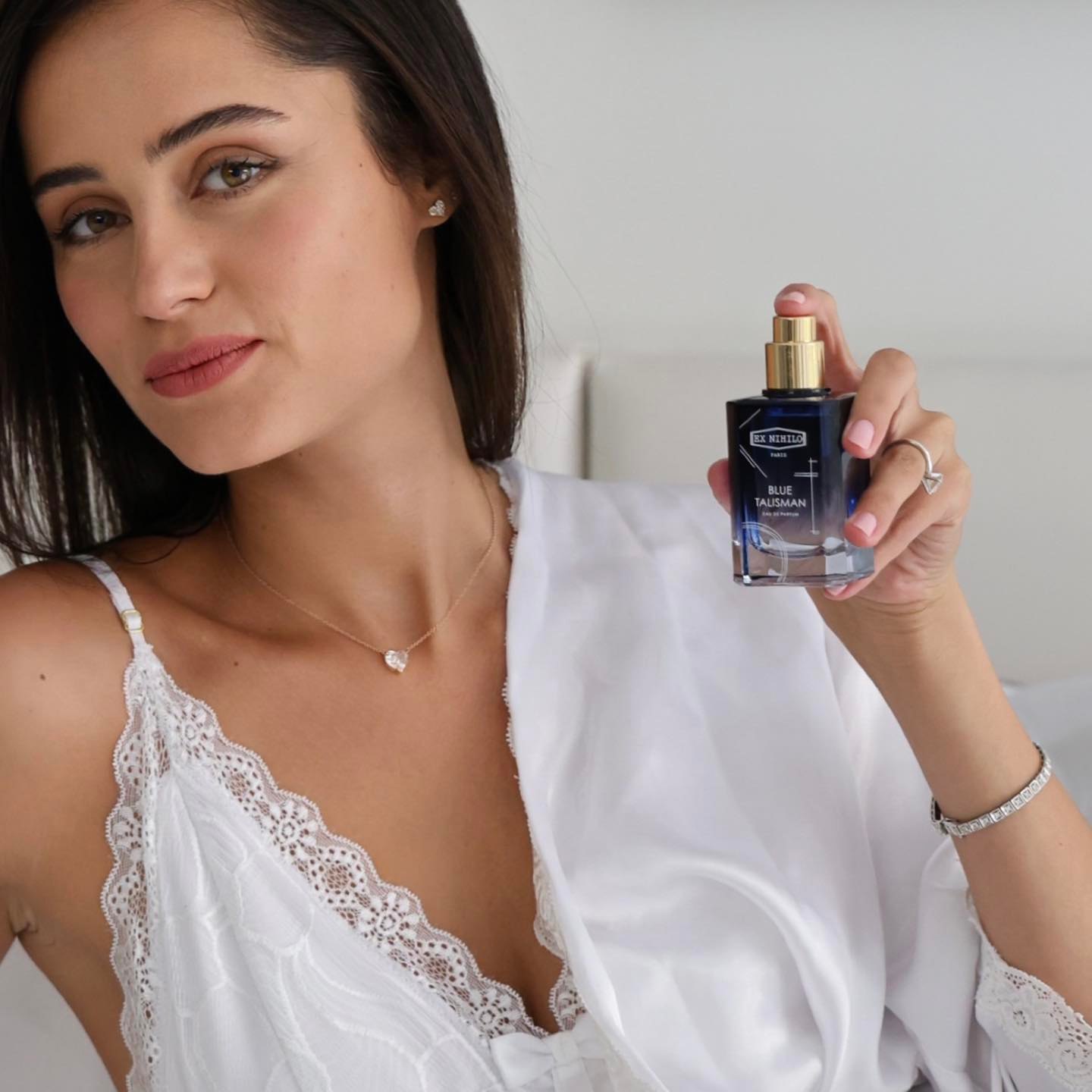 מותג הבישום הצרפתי Ex Nihilo חוגג 10 שנים בהשקת הניחוח החדש Blue Talisman- עוצמה של אנרגיה רוחנית אינסופית המתבטאת בניחוח רענן ועדין של אגס וברגמוט המשולב בתווי ניחוח של מאסק ואמבר. בבקבוק יוקרתי כתכשיט מהפנט שיתאים לגברים ולנשים.