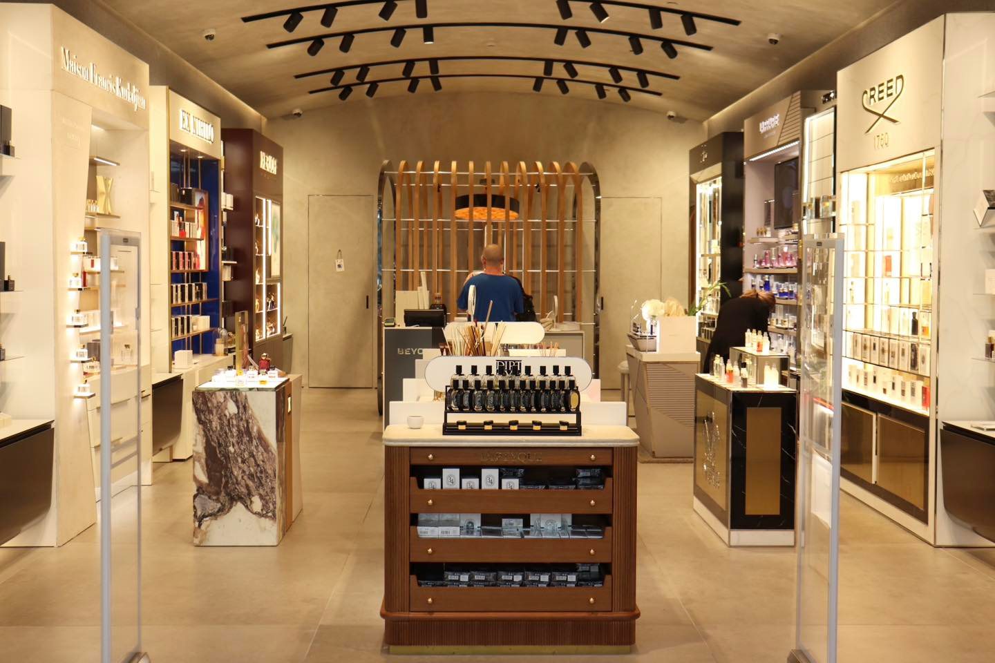 מזמינים אותך למפגש התאמה אישית למציאת הניחוח שלך לקיץ הלוהט, אצלנו בבוטיק הבישום היוקרתי
 • סניף BEYONDSKIN קניון רמת אביב, קומה 2 
• סניף BEYONDSKIN קניון הזהב, קומת כניסה